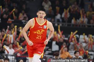 媒体人：双小外+大秋非常出色 但胡金秋和布朗的体能问题会是隐患配图