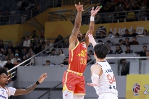 媒体人：上海的隐忧或是体能 G5回到主场会是他们压力最大的一场配图