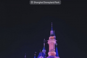 克雷桑社媒晒上海迪士尼游玩照,昨日女友晒照一起在成都游玩配图