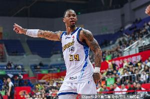 媒体人:王博面对上海几乎无解双小外采用短轮换 让对手措手不及配图