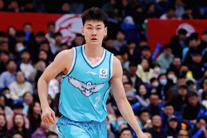 记者：青岛男篮已经与王睿泽&赵嘉义&吕俊虎达成续约意向配图