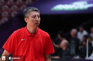 媒体人：中国男篮练兵意味比上一场更明显 只是末节最后突然断电配图