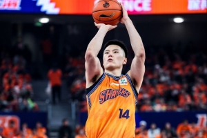 三分很杀人！李弘权6中5&三分3中3全面砍14分4板2助1断1帽！配图