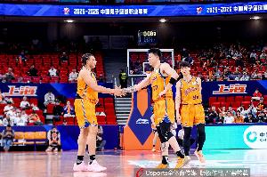 记者：对于久事集团这样的国企来说 成为CBA的霸主只是第一步配图