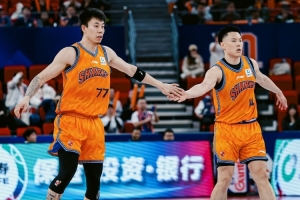 媒体人：以上海男篮的人员储备 感觉他们能在未来轻松卫冕配图