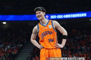 媒体人：王哲林把能拿的东西都拿出来了 时光仿佛回到了18-19赛季配图