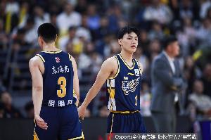 朱芳雨：徐杰胡明轩都是因为伤病从国家队调整出来 小胡膝盖劳损配图