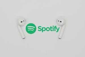 每体：与巴萨合作为Spotify公司带来巨大影响，股价已经涨了6倍多配图