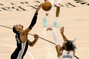 Windhorst：若文班亚马G3拼命打马刺还有戏 今天他只拼了下半场配图