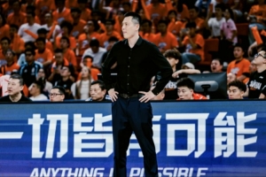 卢伟和上海队证明，CBA要赢，可以不止靠“搓澡”配图
