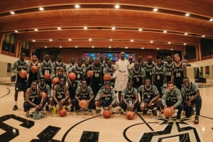 足篮联动!塞内加尔国家队造访NBA马刺队训练中心配图